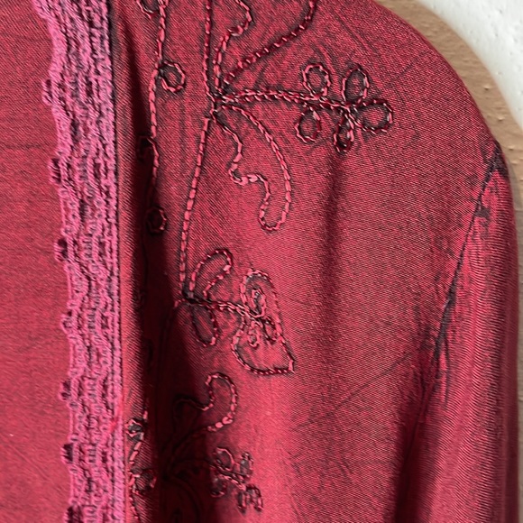 OSO Casuals rayon topper, size L in garnet red with embroidery and lace, size L - Picture 2 of 10